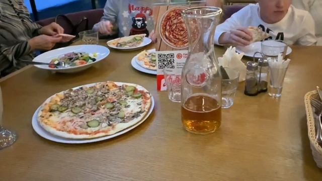 НОВОГОДНИЙ ВЛОГ | ШОПИНГ | H&M | ВСТРЕЧАЕМ НОВЫЙ ГОД 2020 | PIZZA TEMPO В ГАЛЕРЕЕ | САЛЮТЫ | ПЕТАРД