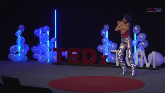 Opera fusion - a modern approach to classical music | Ceee (Corinna Ruba) | TEDxTUM смотреть онлайн