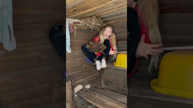 Света и проклятая КУКЛА вызвали дух водяного КАЛЬМАРА КТО ПОБЕДИТ в ИГРЕ В КАЛЬМАРА смотреть онлайн