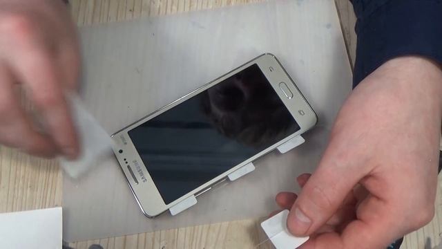 Как установить защитное стекло на примере Samsung Grand Prime смотреть онлайн