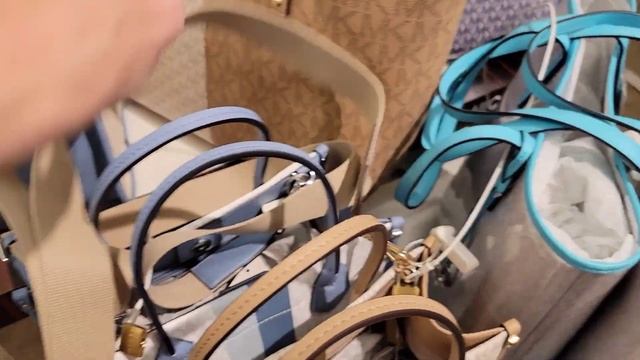 13?Обзор отдела сумочек в Американском магазине Macy's. Доставка в Россию есть? смотреть онлайн