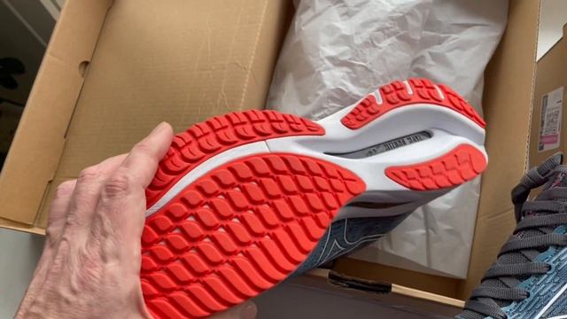Кроссовки Mizuno Wave Rider 26 за 40 долларов: оригинал или подделка? смотреть онлайн