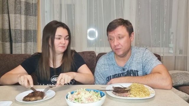 Обсуждаем подарки из с$кс шопа на Новый Год. Мукбанг/Mukbang готовим стейки рибай. смотреть онлайн