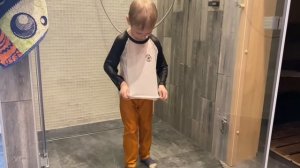 Купание ярика в одежде.