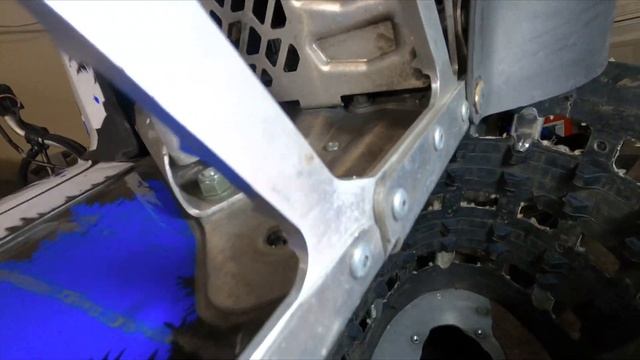 How to Change your Polaris Snowmobile Track/Rails/Drivers смотреть онлайн