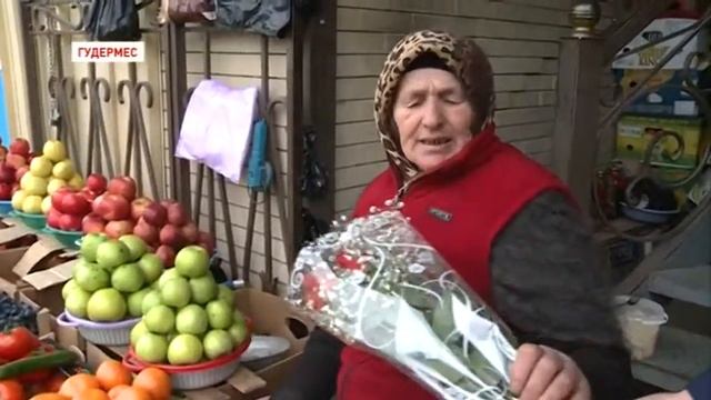 БОЛЕЕ 5 000 БУКЕТОВ ЦВЕТОВ ЖИТЕЛЬНИЦАМ ЧЕЧНИ ПОДАРИЛИ АКТИВИСТЫ ПАТРИОТИЧЕСКИХ ДВИЖЕНИЙ смотреть онлайн