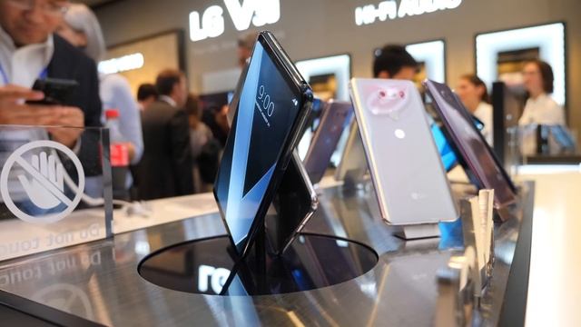 LG V30 - ТЕЛЕФОН, КОТОРЫЙ СМОГ! смотреть онлайн