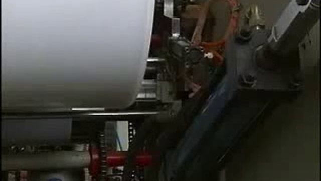 Работа выдувного экструдера по получению рукавной плёнки с перенамоткой и нарезкой смотреть онлайн