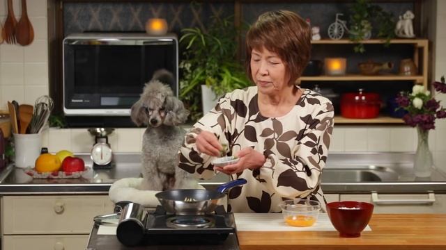 Oyakodon Recipe (Chicken and Egg Bowl Topped with Extra Egg Yolk) | Cooking with Dog смотреть онлайн