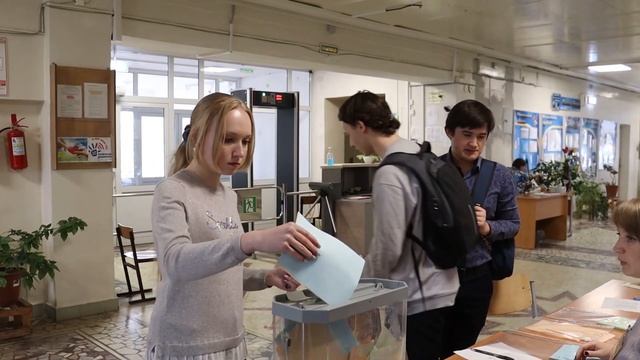 В княгининской школе № 2 прошел единый день голосования за дизайн школы смотреть онлайн