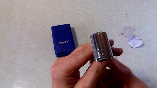 Бритвенный станок и лайфхак по удалению катышков смотреть онлайн
