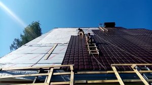 Монтаж длинного листа металлочерепицы.