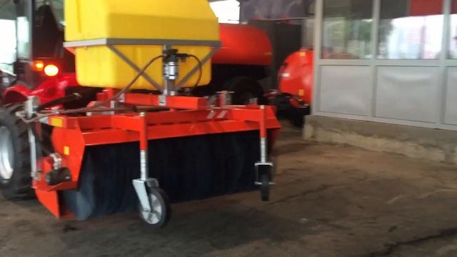 Коммунальный трактор TYM T233 HST смотреть онлайн