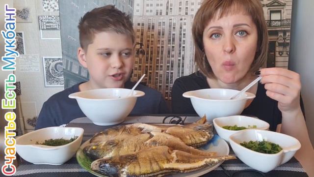 МУКБАНГ/ УХА🥣не из петуха😄 с Окунями🐟 опять морозы 🌨 WITH PERCH #MUKBANG EAR WITH PERCH #мукбанг смотреть онлайн