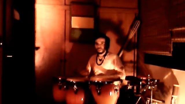 LO QUE SUENA ES LA INTENCION mini congas y djembe смотреть онлайн