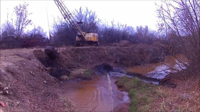 Старый экскаватор Драглайн эо 5111б. Углубляем канал .Переехали на новый участок. смотреть онлайн