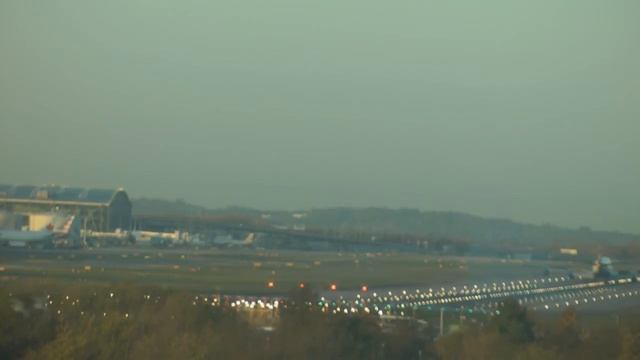 Heathrow Airport Webcam Info for 16th June 2014 смотреть онлайн