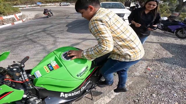 Cute Petrol Pump Girls Shocking Reactions On My Zx10r & Mom Reactions On Superbikes & Wheelies 😍 смотреть онлайн