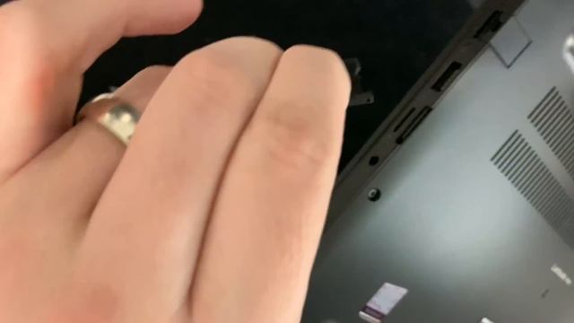 How to Install SIM Card In Laptop In Windows 10 (Dell Latitude 7490) смотреть онлайн