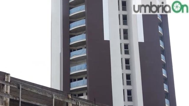 Terni, lavori di completamento/restyling Tulipano: quasi chiusa fase smontaggio impalcature смотреть онлайн