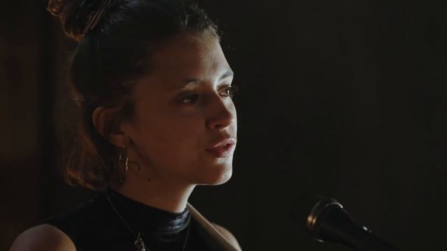 Pomme - A peu près (acoustique) смотреть онлайн