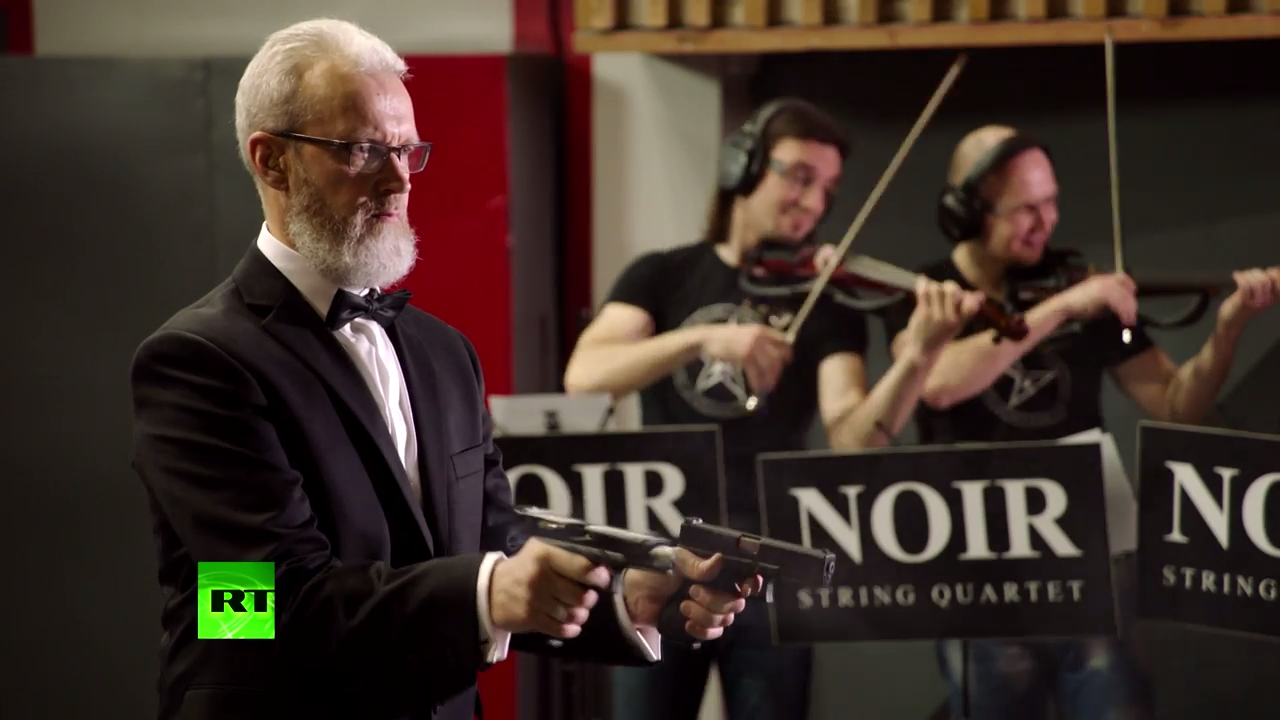 Убойная классика: стрелок исполняет Штрауса на пистолетах смотреть онлайн