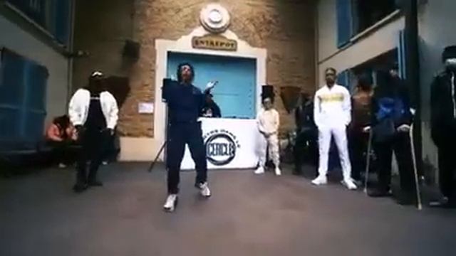 Larry Freestyle rentre dans le cercle смотреть онлайн