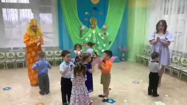 Весенняя пляска .Первая младшая смотреть онлайн
