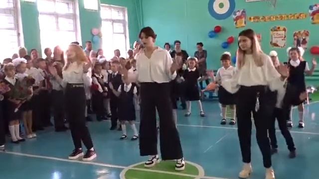 Флешмоб 9 кл.с первоклассниками смотреть онлайн