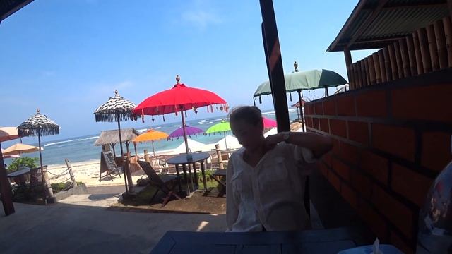 Перелет на Бали, Заселение на виллу, Первый опыт байка, пляж Pandawa Beach храм Улувату 2019 Часть смотреть онлайн