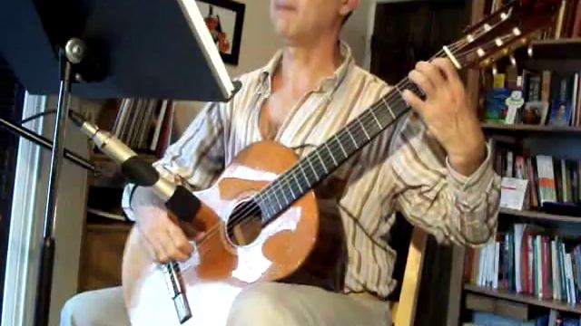 Milonga for Three by Astor Piazzolla played by Martin de Zuviria on the guitar смотреть онлайн