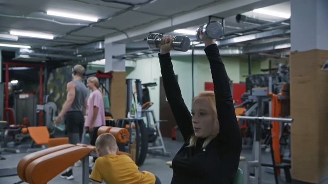 Первая семейная тренеровка смотреть онлайн