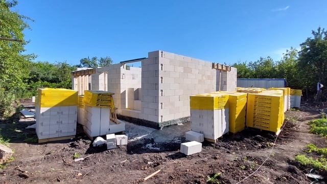 Строительство двух этажного дома из газобетона. Часть 2. Кладка первого этажа. смотреть онлайн