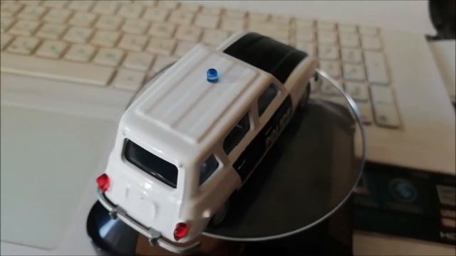 Diecast model 1:43 Renault 4l Police by Mondo Motors Рено 4Л моделька смотреть онлайн