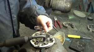 Меняем диоды в мосту(подкове) генератора.