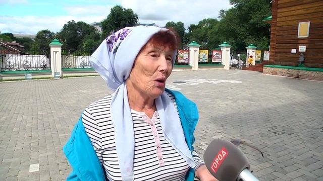 Верующие горожане пришли в кафедральный собор со снедью в честь праздника первых плодов смотреть онлайн