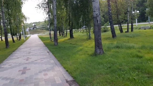 Прогулялись по аллее возле памятника ) Ведюшка смотреть онлайн