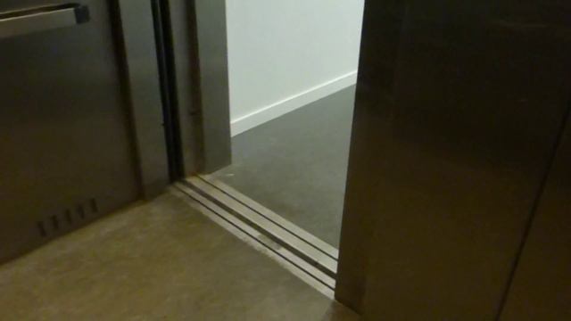 Schindler Hydraulic Elevator At Tulane University Lavin-Bernick Center смотреть онлайн