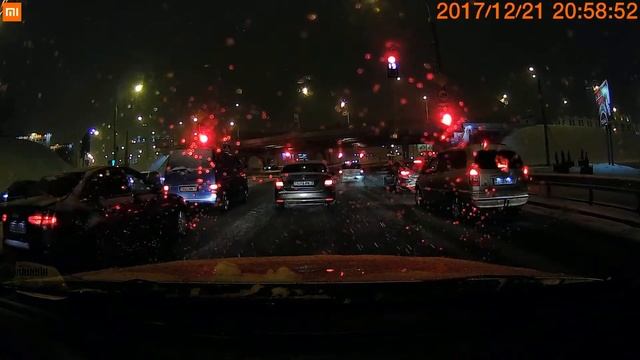 Проезд перекрестка на красный свет. смотреть онлайн