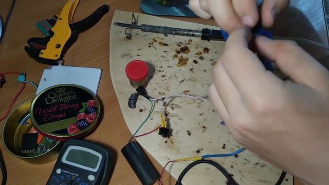 КАК Я СДЕЛАЛ ГЕНИАЛЬНОЕ ИЗОБРЕТЕНИЕ, А ИМЕННО ЭЛЕКТРОШОКЕР ТРИ В ОДНОМ смотреть онлайн