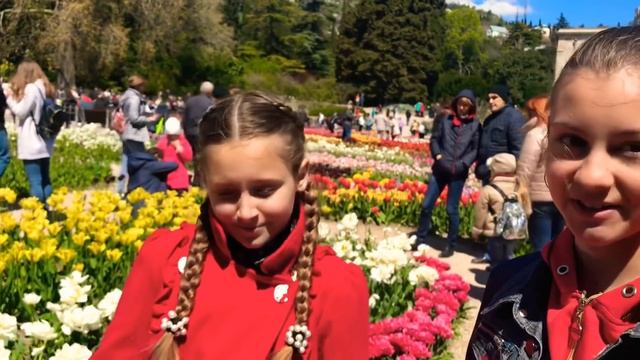 КРЫМ 2019 / НИКИТСКИЙ БОТАНИЧЕСКИЙ САД / выставка тюльпанов / Погода в Крыму радует смотреть онлайн
