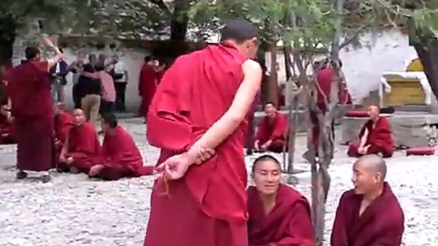 Дебаты буддийских монахов в монастыре Сера. Лхаса. Тибет. смотреть онлайн
