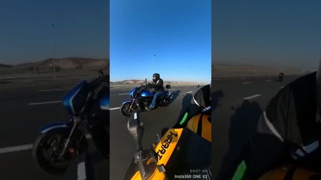 Suzuki Boulevard m109r VS GSXR смотреть онлайн