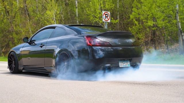 Infiniti G37x doing a burnout смотреть онлайн