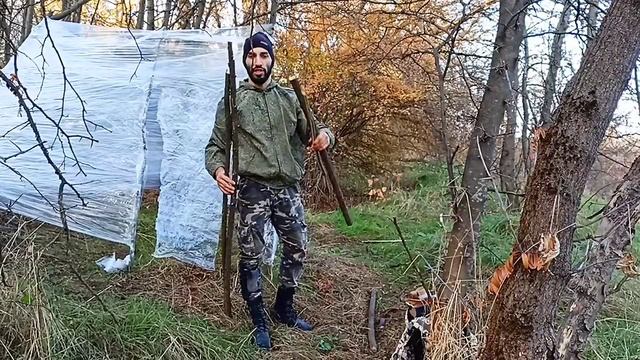 Часть-1 Дом из стрейч пленки. Строю дом в лесу. Слышал фазана смотреть онлайн