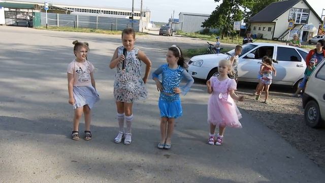 Милана Скоробогатая, Элеонора Узингер, Новикова Лера, Морозова Настя. Песня "Зажигаем" смотреть онлайн