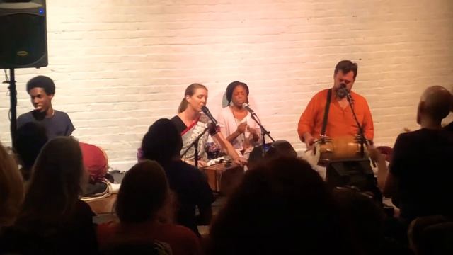 Samba Sadashiva / Om Namah Shivaya - Kirtan w/ Prajna Vieira & David Estes смотреть онлайн