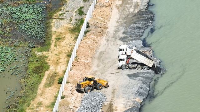 New Update operator skills Road Land Filling Dump Trucks By Shantui in sand into the water смотреть онлайн