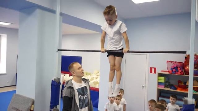 Проф группа МАЛЬЧИКИ - Комбинация на перекладине смотреть онлайн