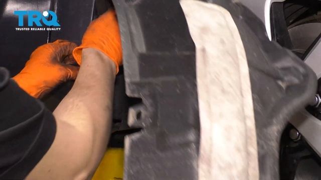 How to Replace Front Fender Liner 2009-2015 Toyota Prius смотреть онлайн